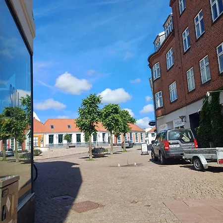 Nyaraló Center With Free Parking *